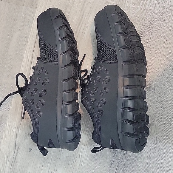 REEBOK Work Shoe Best Slip-Resist Composite Toe Electrical Hazard (EH) Non-Metal - Picture 4 of 10